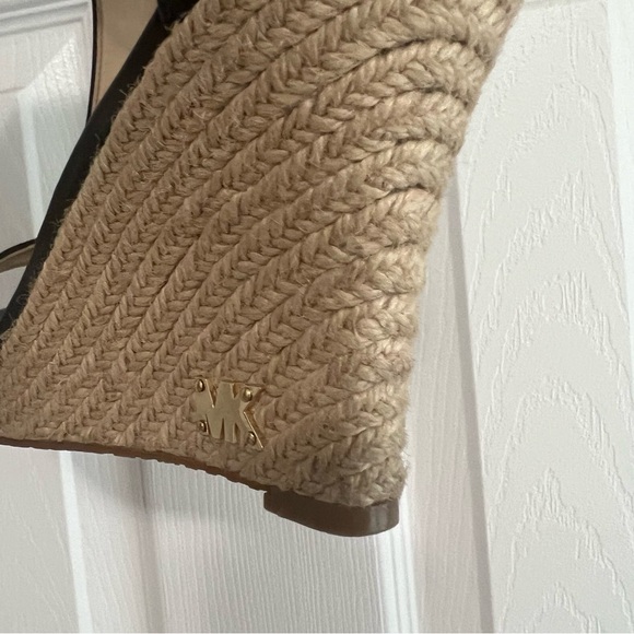 Michael Kors Espadrilles Wedges in Black Leather/Gold; Size 7.5M - Picture 8 of 9